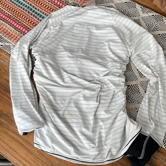 Cute and comfortable! Calia Striped Rashguard with top zipper and ruched sides. - Picture 11 of 12
